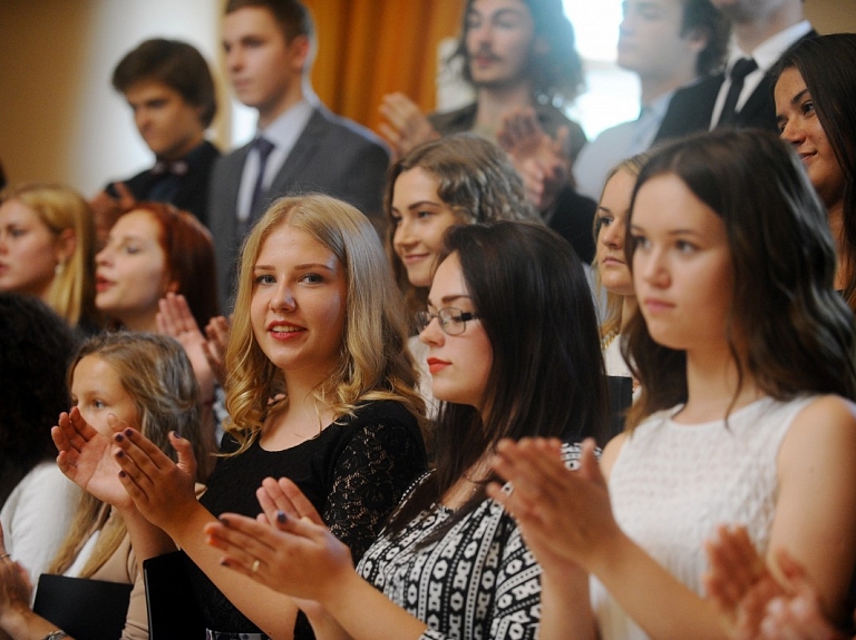 Naudas sadalē valsts ģimnāzijām domā atteikties no piesaistes skolēnu skaitam