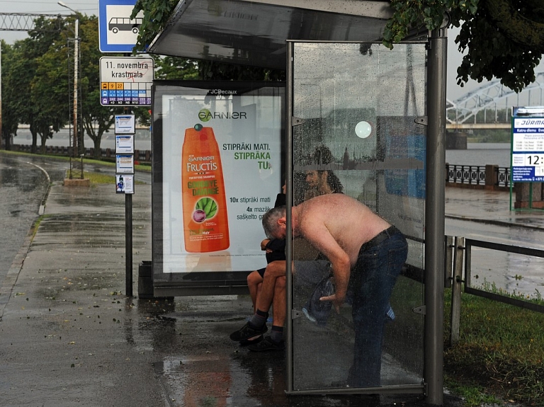 Nākamgad plāno uzsākt vienota standarta sabiedriskā transporta informatīvo plākšņu uzstādīšanu