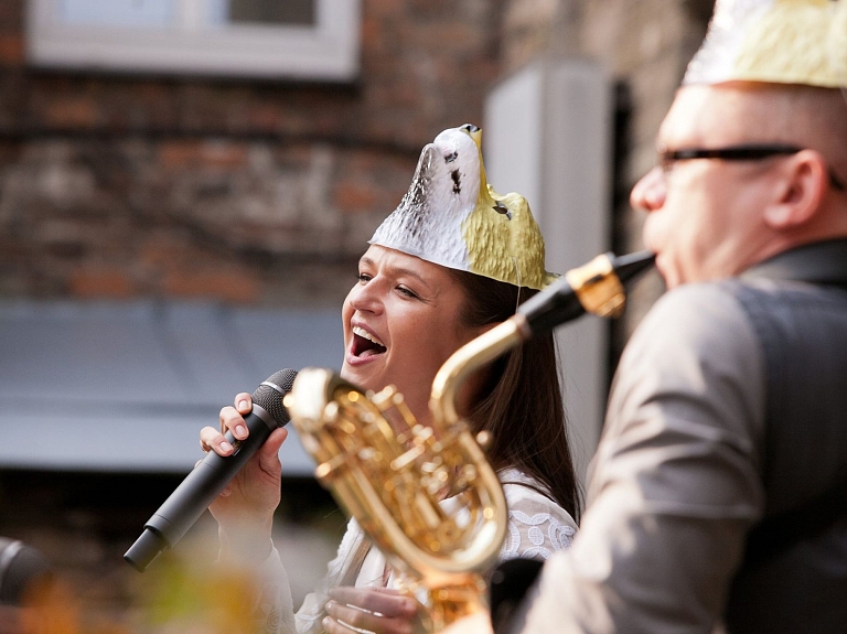 Valmieras Kultūras centrā skanēs apvienības "Baltā vilka trio" koncertprogramma bērniem "Meža dziesmas"