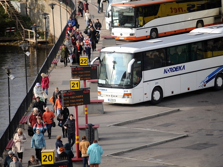 Ziemassvētku un Jaunā gada brīvdienās gaidāmas izmaiņas aptuveni 500 autobusu reģionālo maršrutu