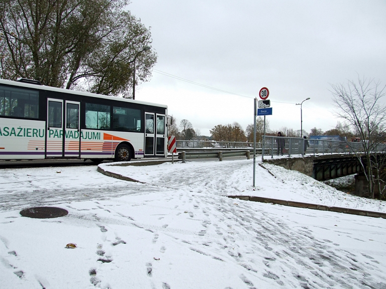 "VTU Valmiera" informē par gadījumiem, kad reģionālo maršrutu autobusi piestāj pilsētas pieturvietās