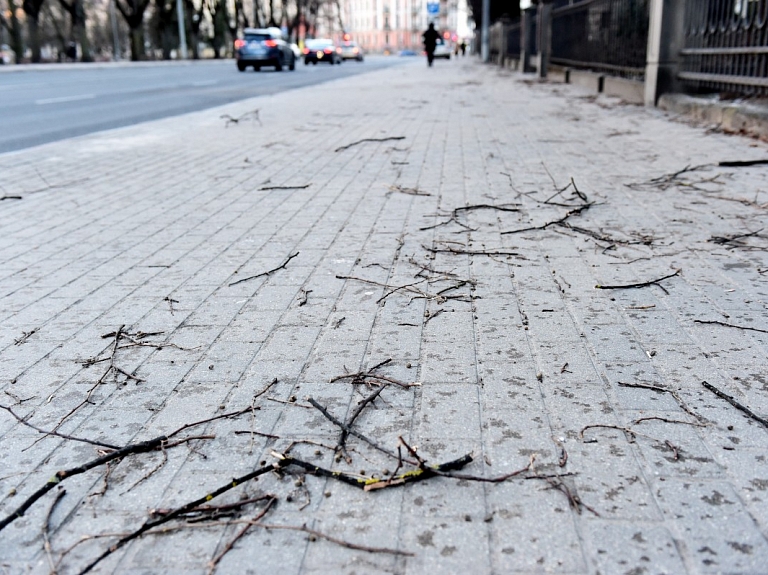 Līdz trešdienai saglabāsies brāzmains vējš, it īpaši piekrastē