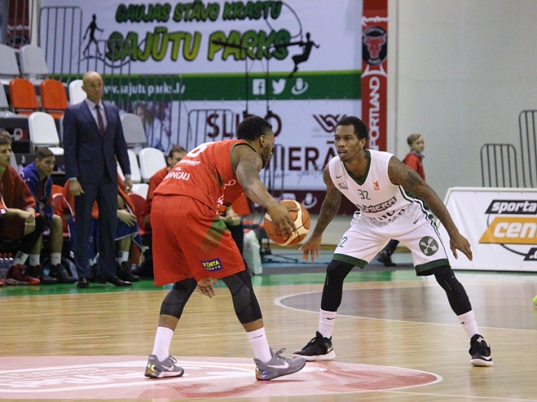 "Valmiera/ORDO" gada pēdējā spēlē uzvar "Liepāja/Triobet" basketbolistus