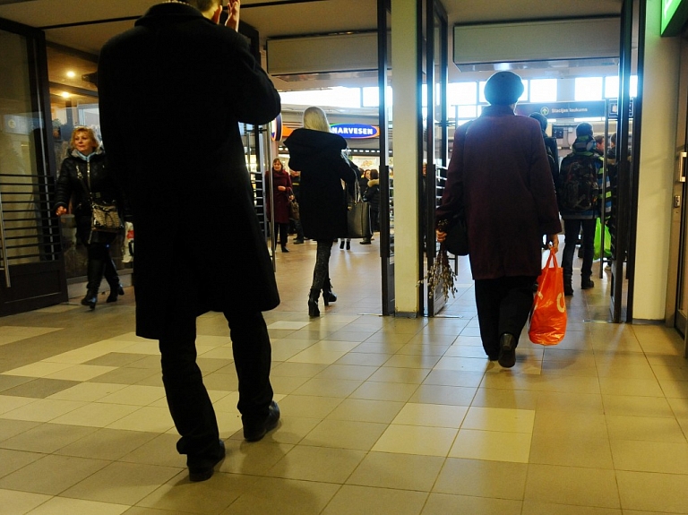 Liepājas tirdzniecības centrā "Ostmala" četras reizes nostrādājusi trauksmes signalizācija