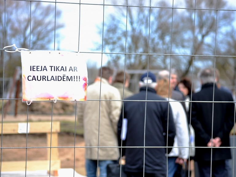 Iekšlietu ministrija nodos bez atlīdzības Skrundas domei divus īpašumus