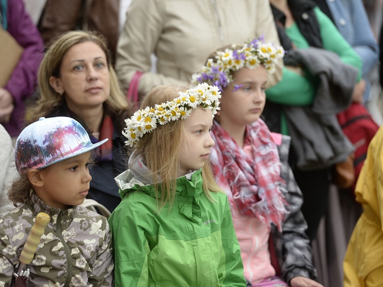 Ventspils Bērnu pilsētiņas estrādē nomainīs sēdvietas