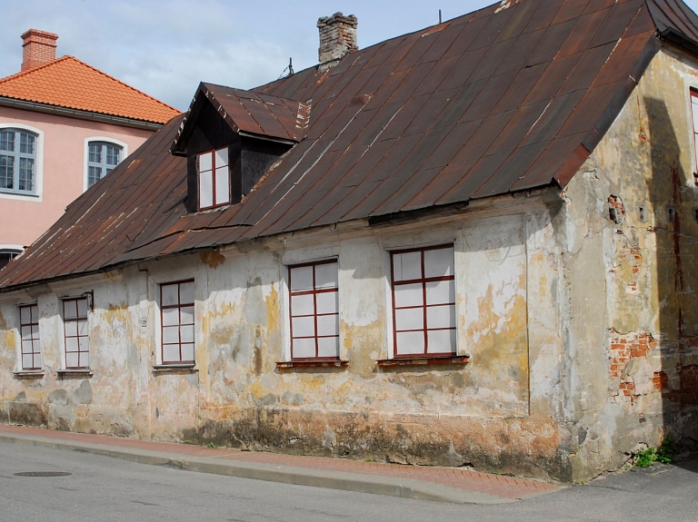 Limbažos veidos uzņēmējdarbības un sociālās uzņēmējdarbības atbalsta centru

