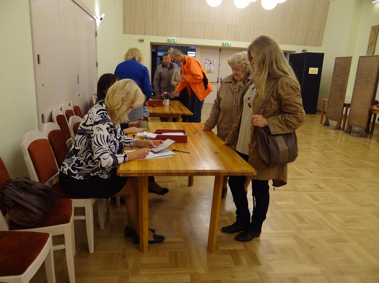 Cimdars neizslēdz, ka nākotnē varētu vēl pagarināt termiņu iespējai mainīt vēlēšanu iecirkni

