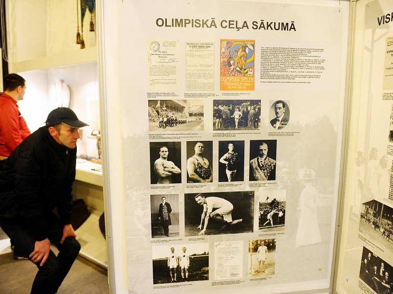 Valkas bibliotēkā apskatāma Latvijas sportam veltīta izstāde