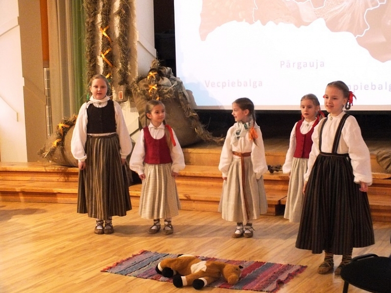 Cēsīs aizvadītas tautas dziesmu dziedāšanas sacensībās "Lakstīgala 2017"

