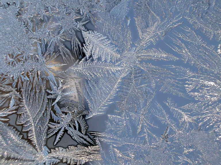 Valsts austrumos gaisa temperatūra vietām pazeminājusies līdz -20 grādiem

