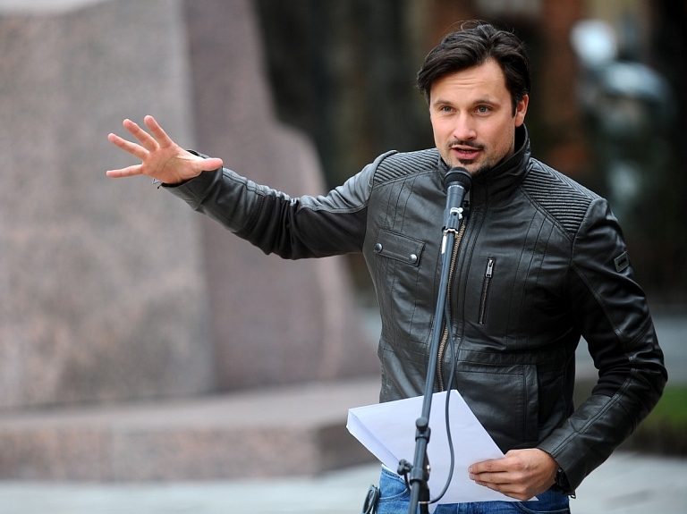 Piektdien Bauskā viesosies Andris Bulis ar monoizrādi "Face Book. Post Scriptum"