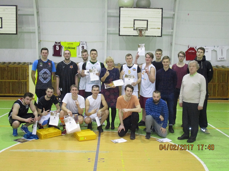 Aizvadīts Valmieras Valsts ģimnāzijas zibensturnīrs basketbolā

