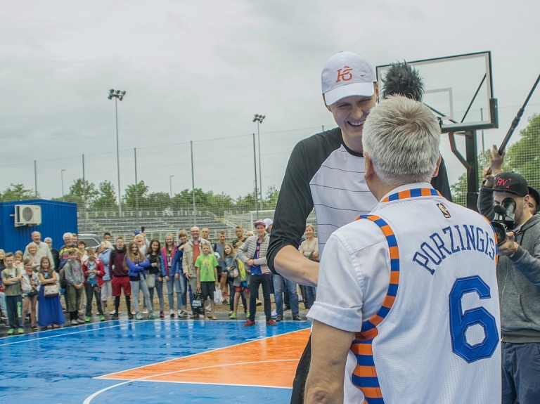 Porziņģis Liepājai dāvinās otro āra basketbola laukumu
