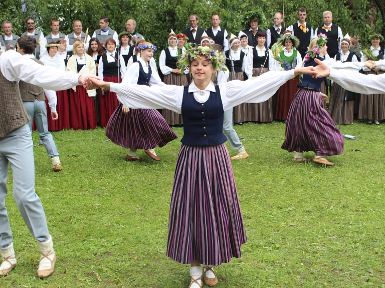 Beverīnas novadā būvēs jaunu brīvdabas deju grīdu par nepilniem 16 000 eiro

