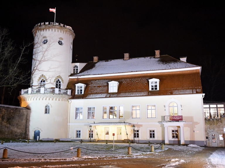 Cēsu muzejs saņēmis lielāko mākslas dāvinājumu savā pastāvēšanas vēsturē