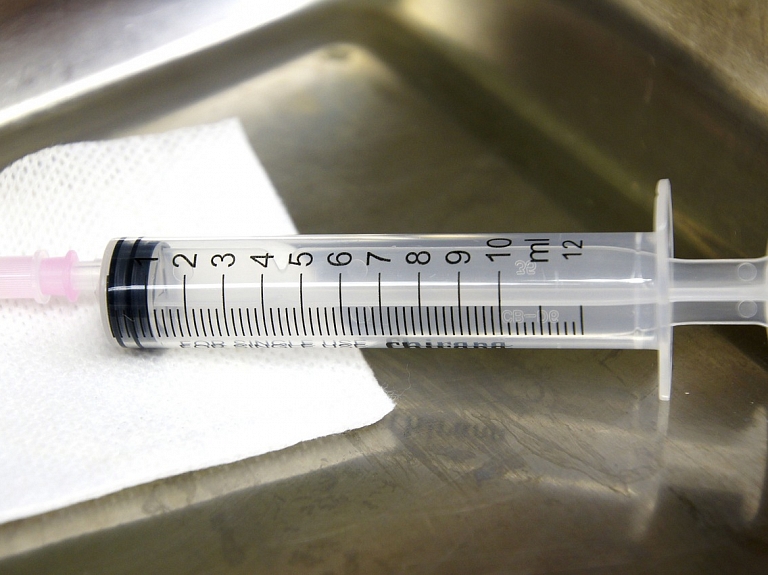 Latvija un Igaunija kopīgā iepirkumā iegādājušās rotavīrusa vakcīnas

