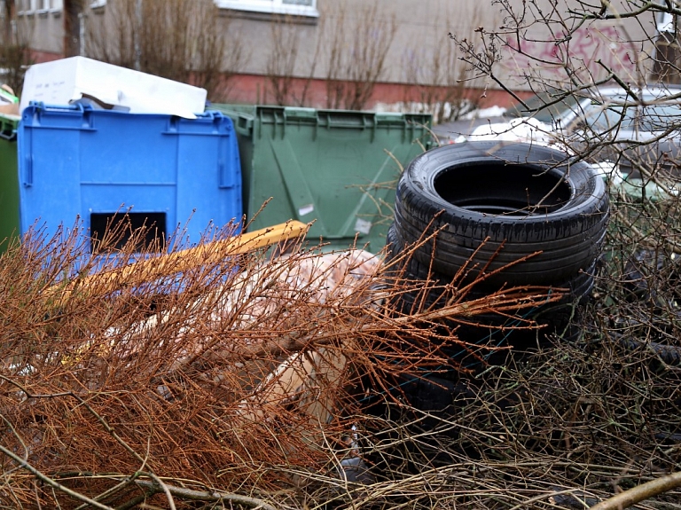 No aprīļa Jelgavā par dažiem centiem samazināsies maksa par atkritumu izvešanu