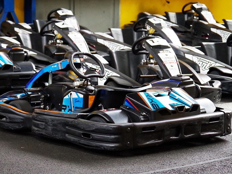 Elektrokartinga halle "Blue Shock Race" pārcelsies no "Riga Plaza" uz "Bērnu pasauli"

