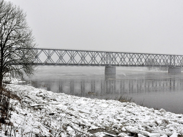 Jēkabpilī ar bažām gaida ledus krāvumus no Daugavpils