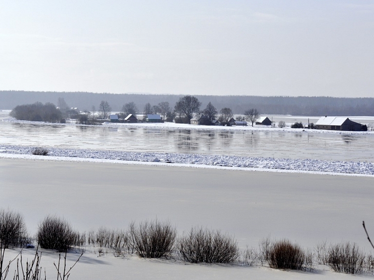 Lai uz Daugavas neveidotos ledus krāvumi, Pļaviņās sāks ledus zāģēšanu