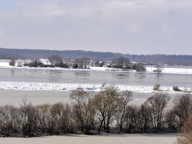 Daugavpils novadā applūdusī Daugava no ārpasaules nošķīrusi vēl trīs ciemus