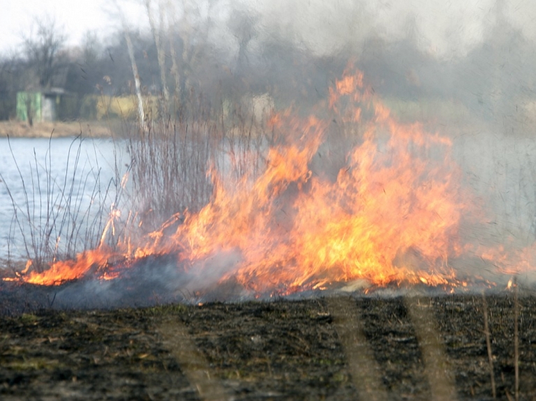 Vakar Latvijā dzēsti 18 kūlas ugunsgrēki