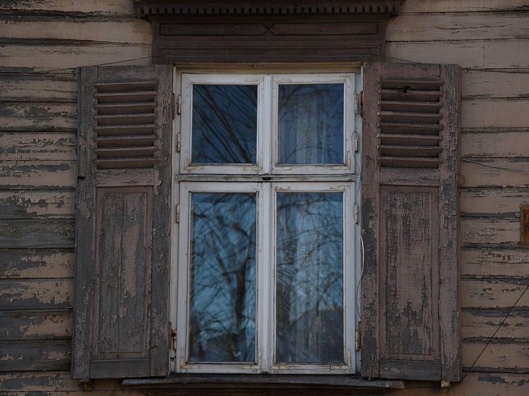 Daļai Jelgavas namu joprojām nav nomainītas numurzīmes; šogad noformēti 11 protokoli