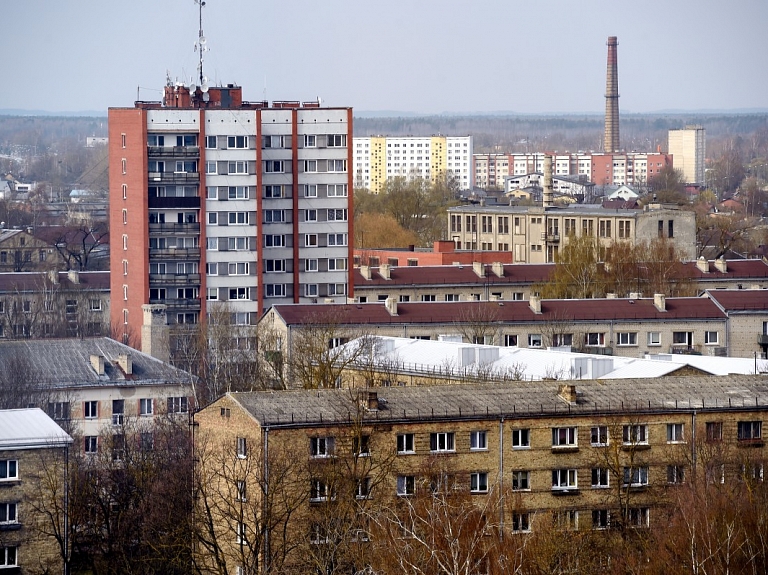 Finanšu ministrija atbalsta Tieslietu ministrijas priekšlikumu nosakot, ka NĪN kāpums nedrīkst pārsniegt 10% robežu