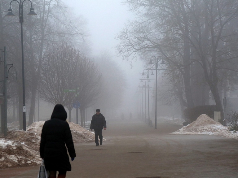 Kurzemē migla un sals līdz -4 grādiem