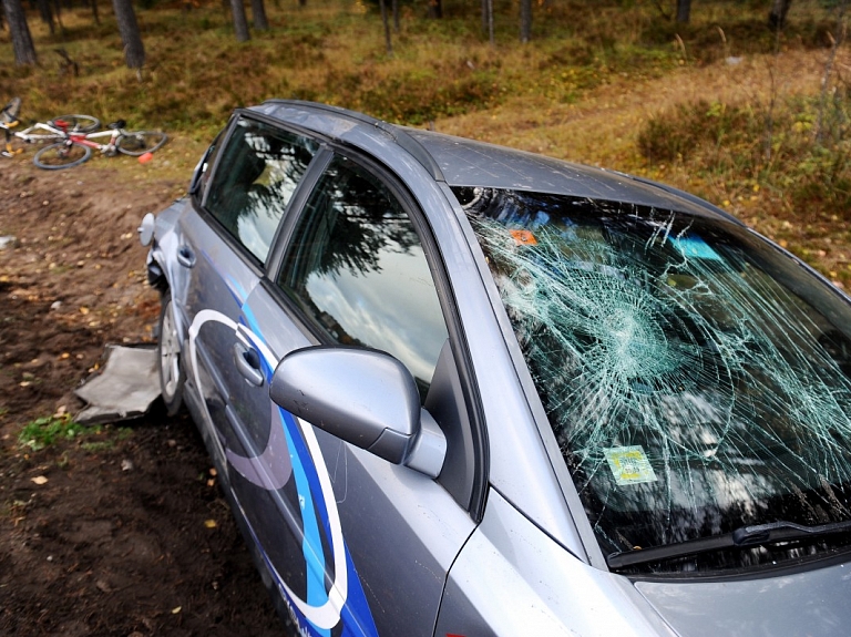 Policija nav sākusi kriminālprocesu par negadījumu uz Naudēļu ceļa