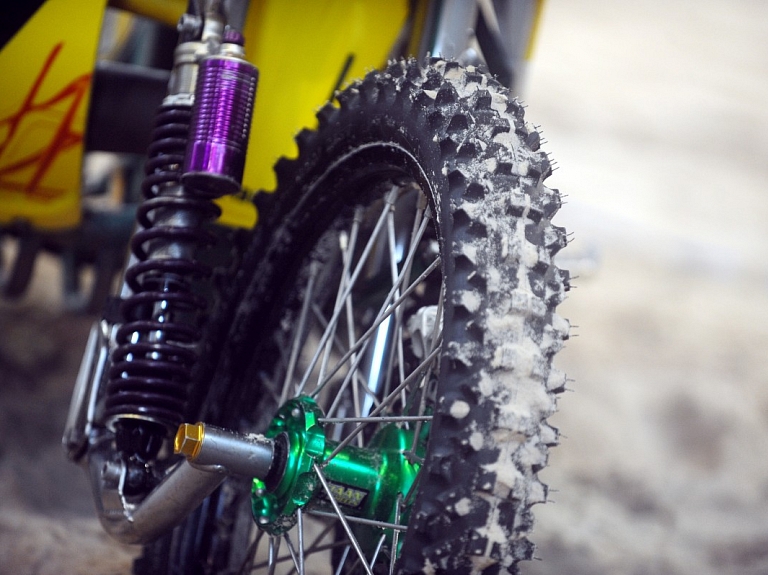 Slimnīcā nonācis Vecumnieku novadā avarējušais motociklists