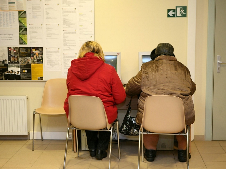 Martā bezdarba līmenis Latvijā nedaudz samazinājies