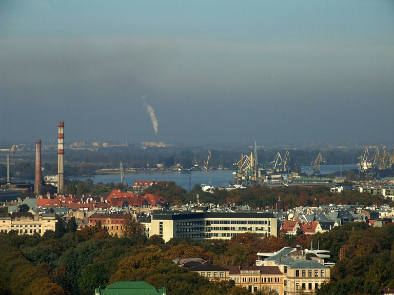 Rīgas brīvostā pirmajā ceturksnī pārkrauj par 2,1% vairāk kravu

