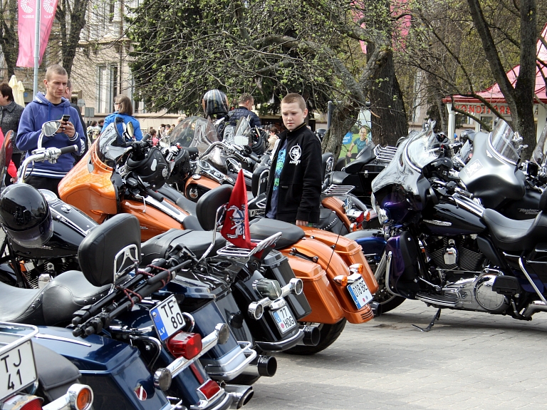 Motobraucēju parādes brauciena laikā būs izmaiņas sabiedriskā transporta maršrutos

