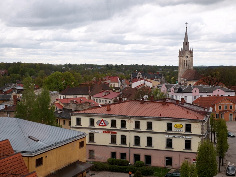 Cēsīs spriedīs par koka izmantošanu arhitektūrā, amatniecībā un dizainā