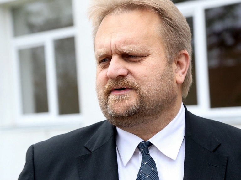 papildināta, precizēta - Madonas 2.vidusskolas direktoram Rakstiņam tiks izteikts rājiens