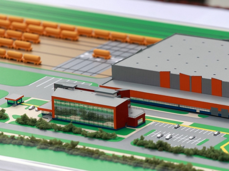 Rāviņš: No investoriem ir interese par nepabeigto vagonu rūpnīcu Jelgavā