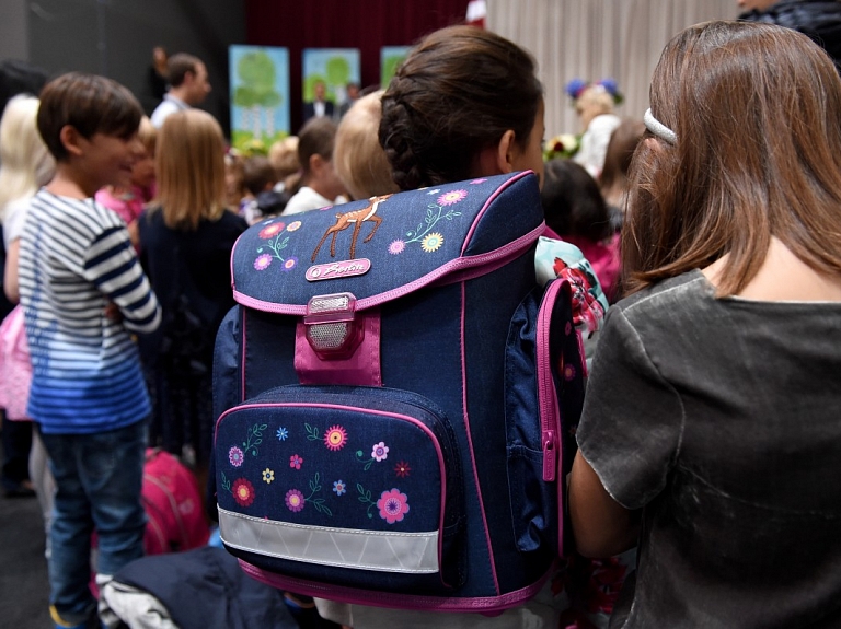 Naudas balvās skolēniem un pedagogiem Iecavas novadā izmaksās 9800 eiro
