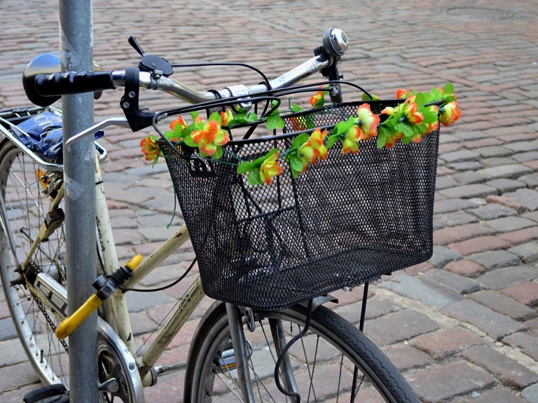 Skrīveros auto uzbraucis velosipēdistei