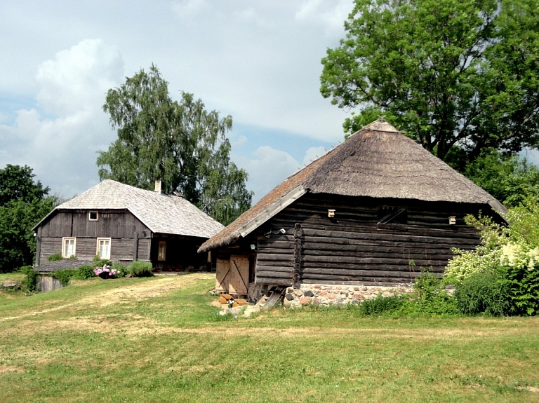 Meklē Rūdolfa Blaumaņa memoriālā muzeja "Braki" rijas atjaunotāju