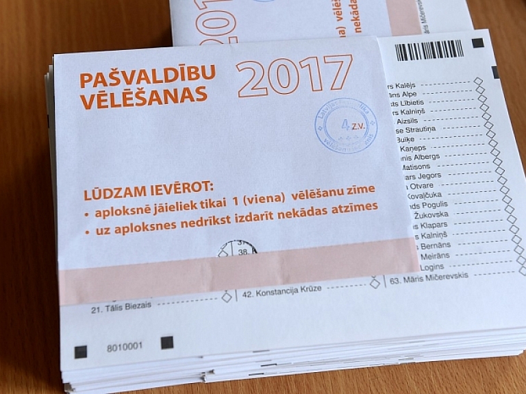 Liepājā vēlētājs sūdzas, ka nav saņēmis pilnu biļetenu komplektu
