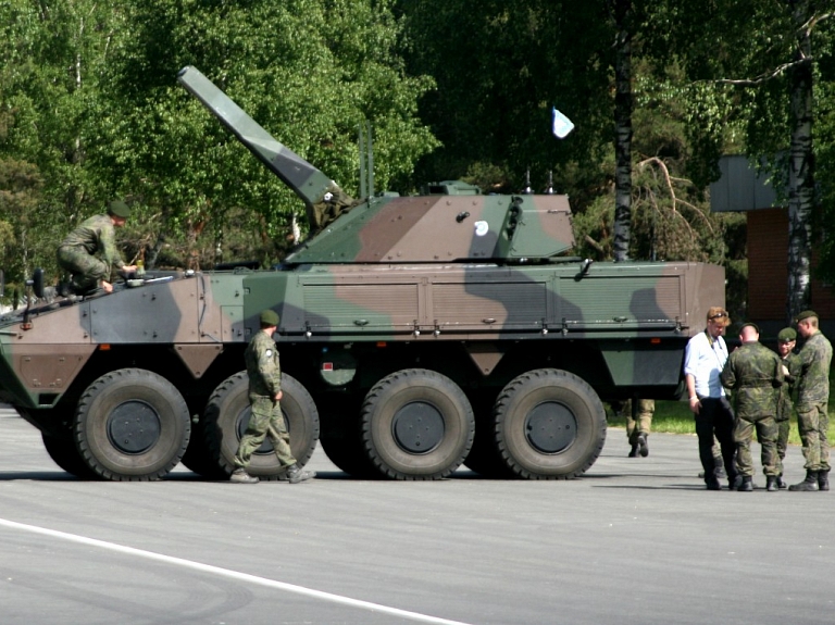 Lai nepārlogotu Ventspils šoseju, militārās tehnikas kolonnu kustība notiks pa Liepājas šoseju