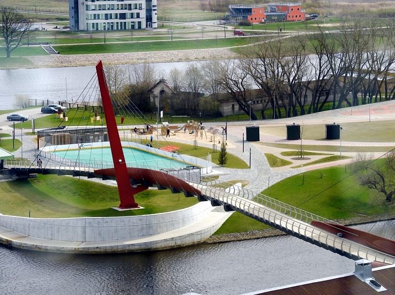 Atkārtotās izsolēs nemaina zemesgabalu sākumcenas atrakciju un kafejnīcu ierīkošanai Jelgavā