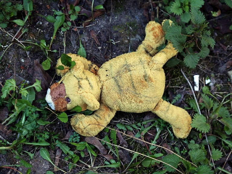 Namu apsaimniekotāji Liepājā sākuši iedzīvotāju informēšanu par pazudušo piecgadnieku