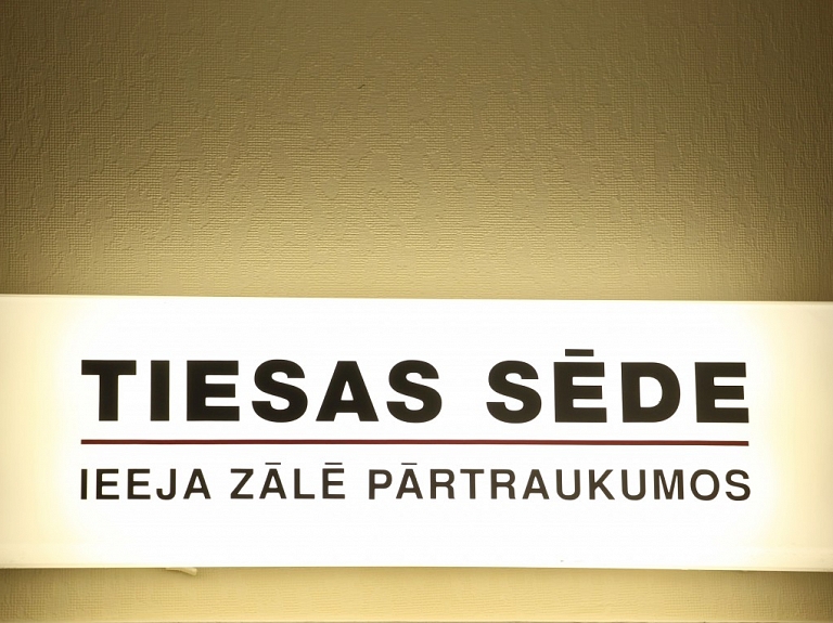 Tiesnese atsakās iztiesāt lietu pret policijas darbinieci par nepatiesas liecības sniegšanu