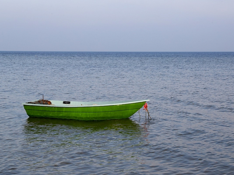 Glābēji Latgalē palīdzējuši cilvēkam, kurš saviem spēkiem nav spējis izkļūt no salas ezerā