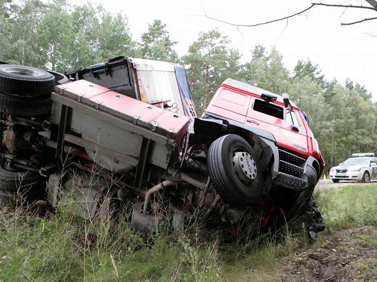 Šorīt avārijā Krustpils novadā gājuši bojā divi autovadītāji