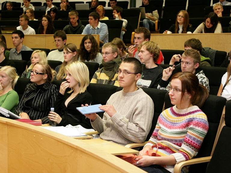 Jaunie studenti varēs pieteikties Jelgavas novada pašvaldības stipendijai
