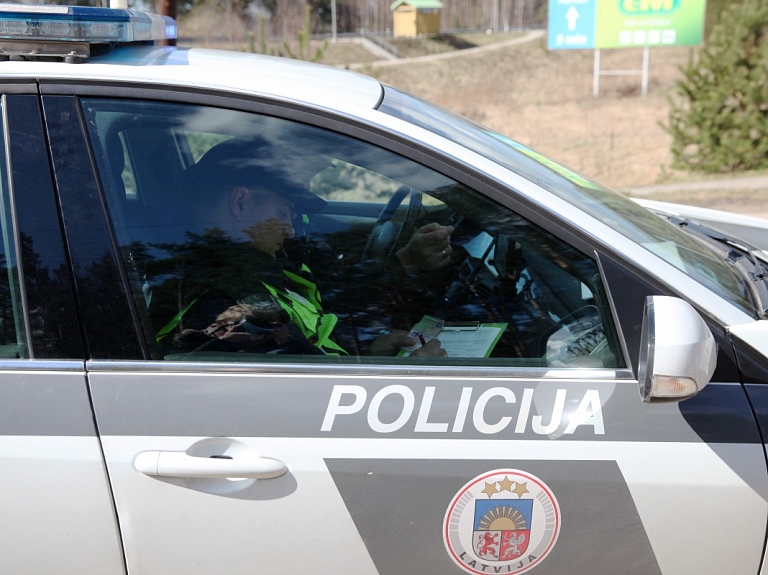 Līdz 40 kilometriem stundā uz laiku ierobežo braukšanas ātrumu pie izglītības iestādēm Jelgavā